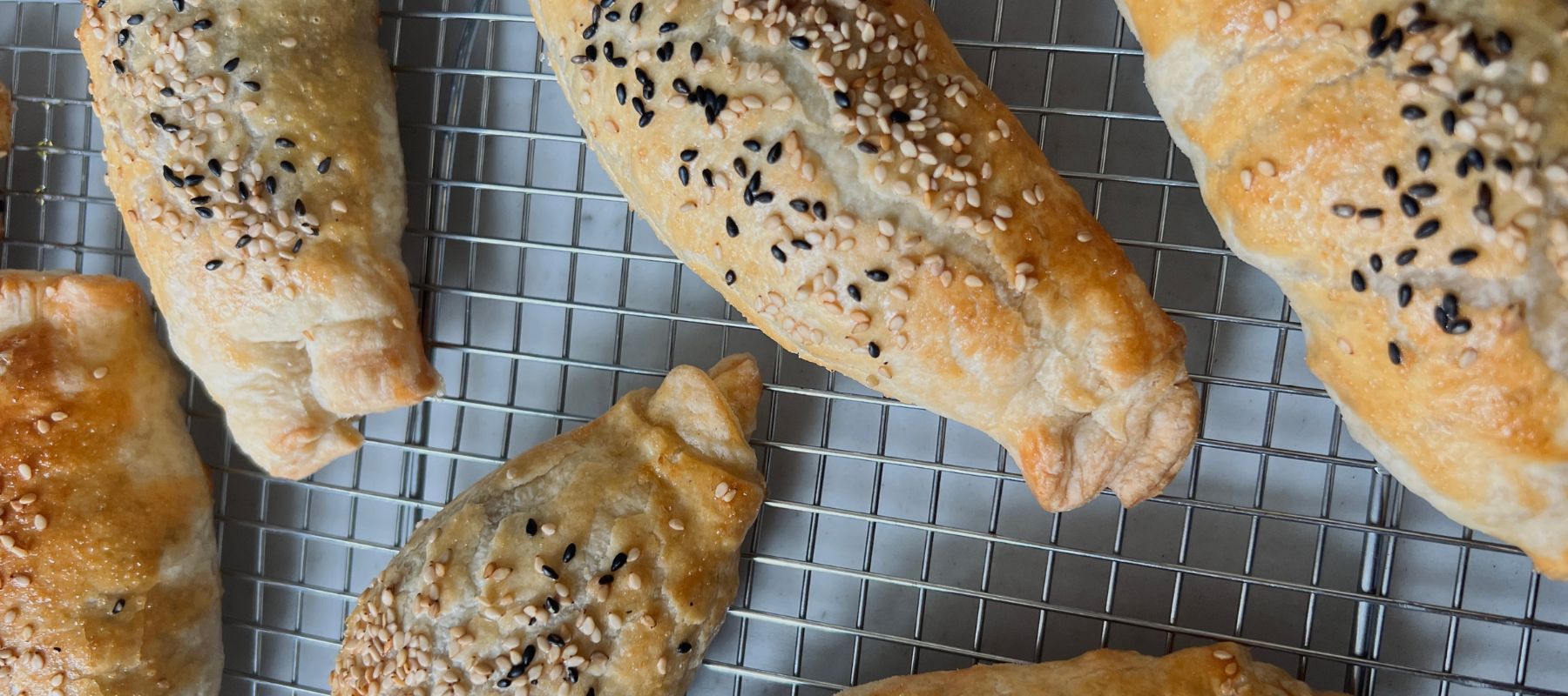 Sausage Rolls - Power Snack fürs Wochenbett. Ein Familien Favorit!